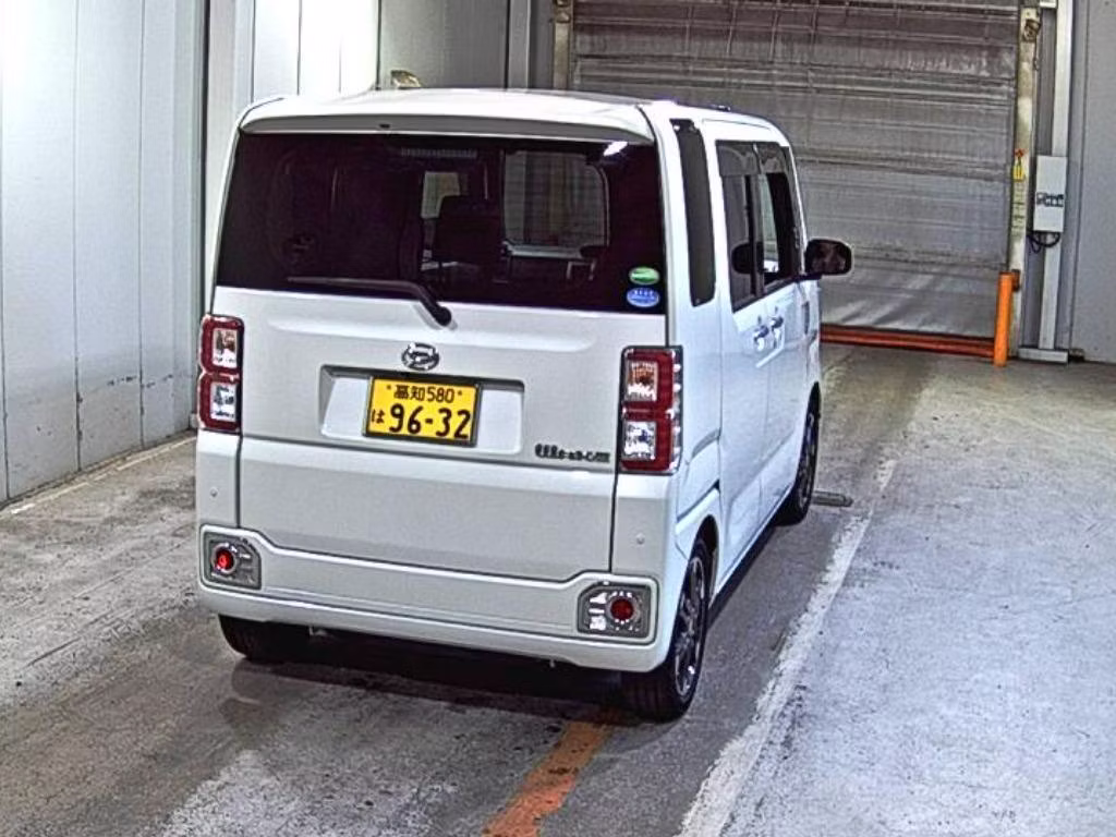 DAIHATSU WAKE