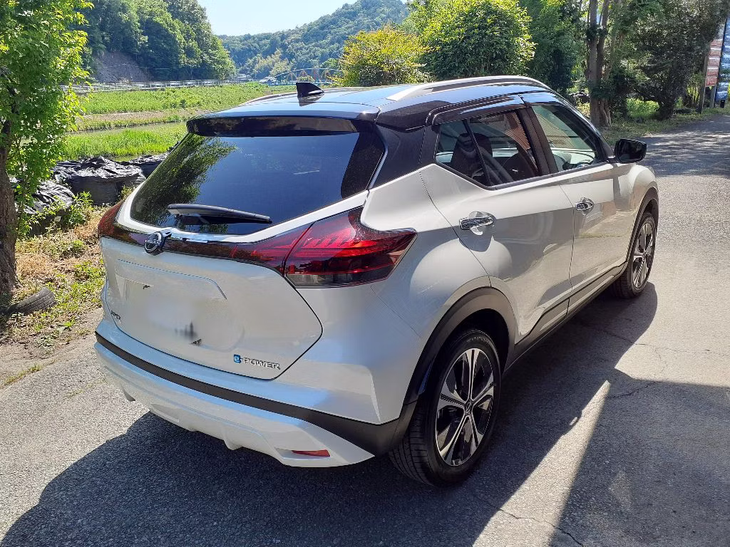 NISSAN KICKS