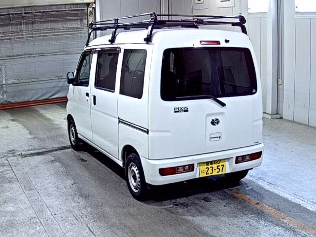 TOYOTA PIXIS VAN