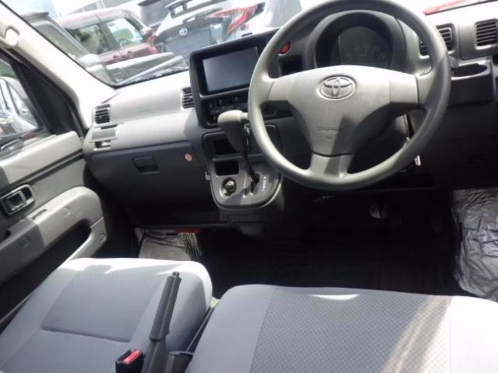 TOYOTA PIXIS VAN