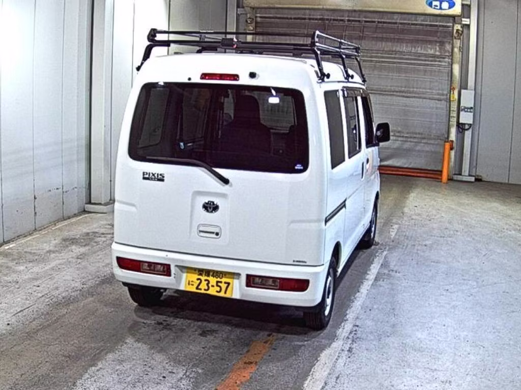 TOYOTA PIXIS VAN