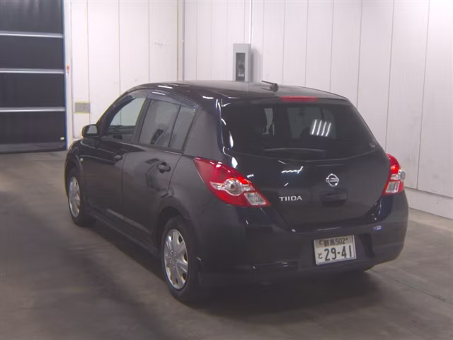 NISSAN TIIDA