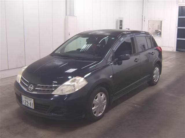 NISSAN TIIDA
