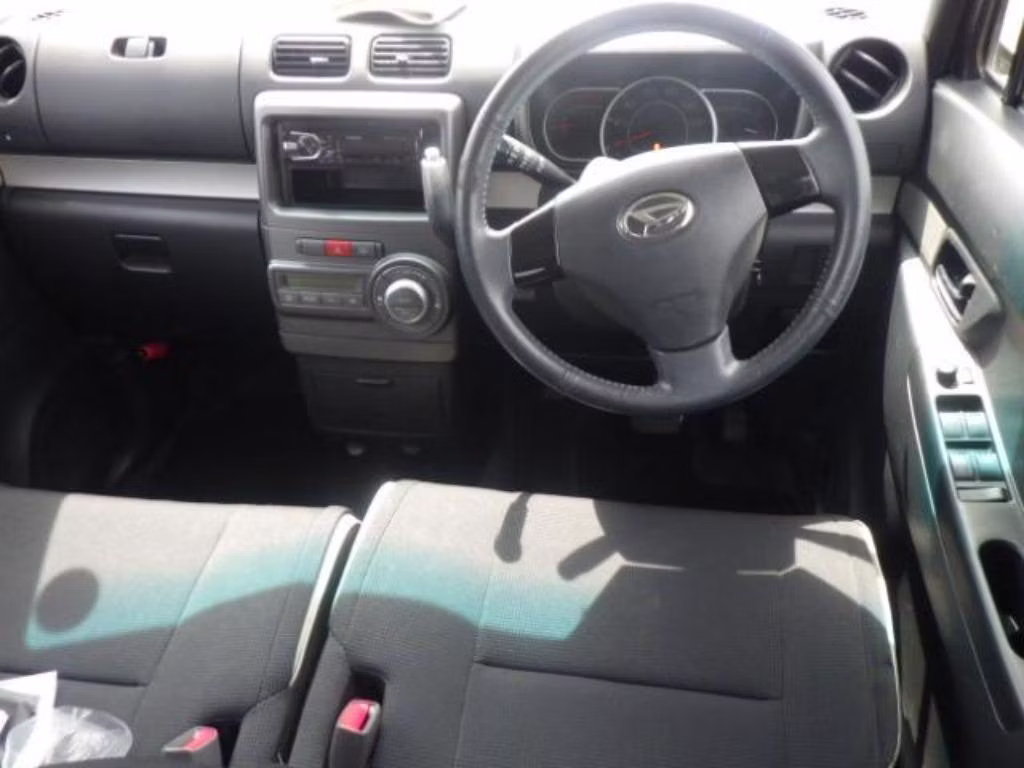 DAIHATSU MOVE CONTE