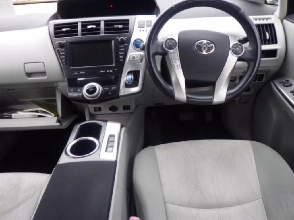 TOYOTA PRIUS ALPHA