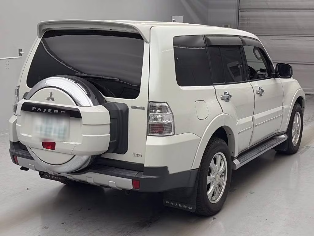 MITSUBISHI PAJERO