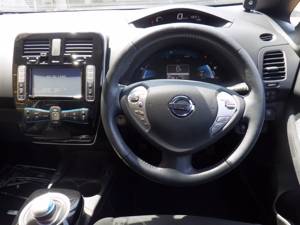 NISSAN LEAF