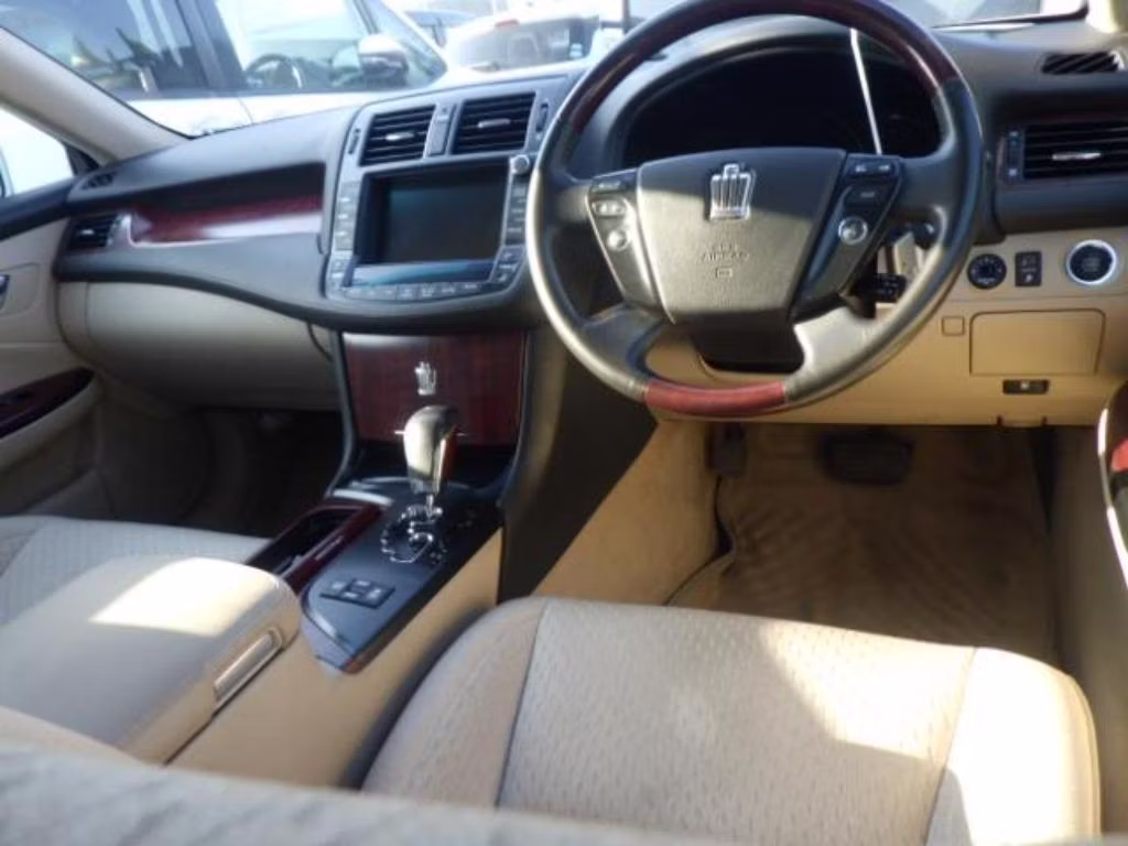 TOYOTA CROWN