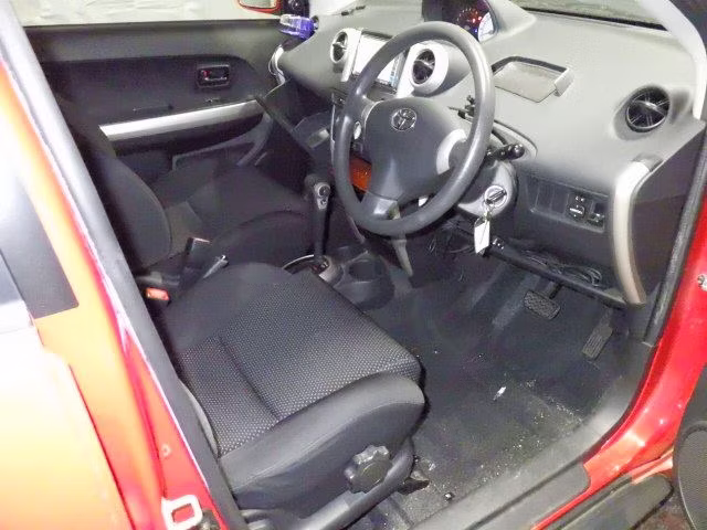 TOYOTA IST