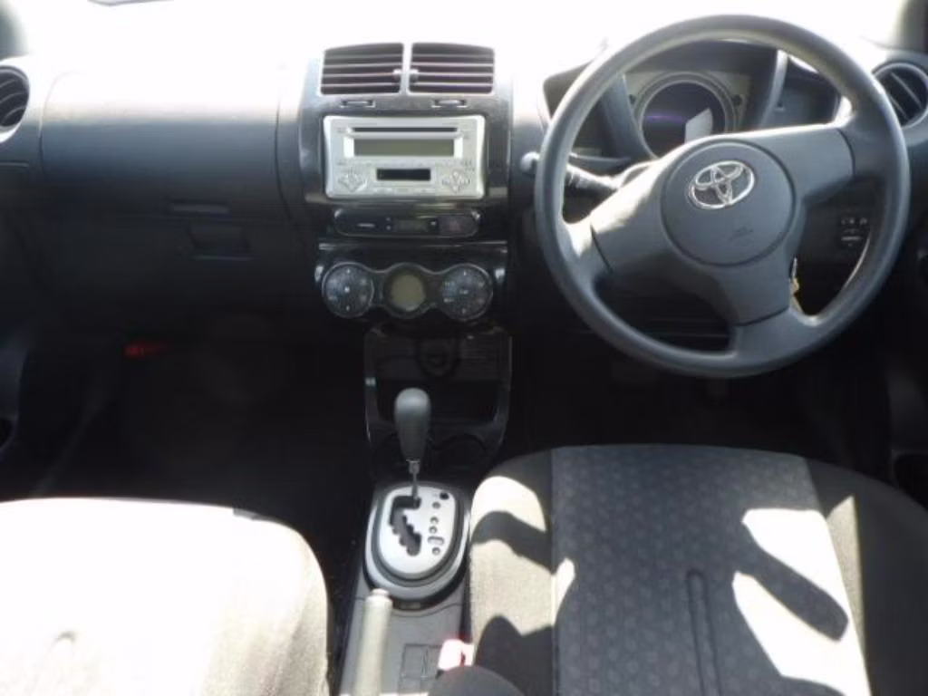 TOYOTA IST
