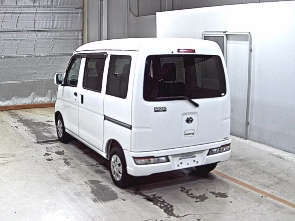 TOYOTA PIXIS VAN