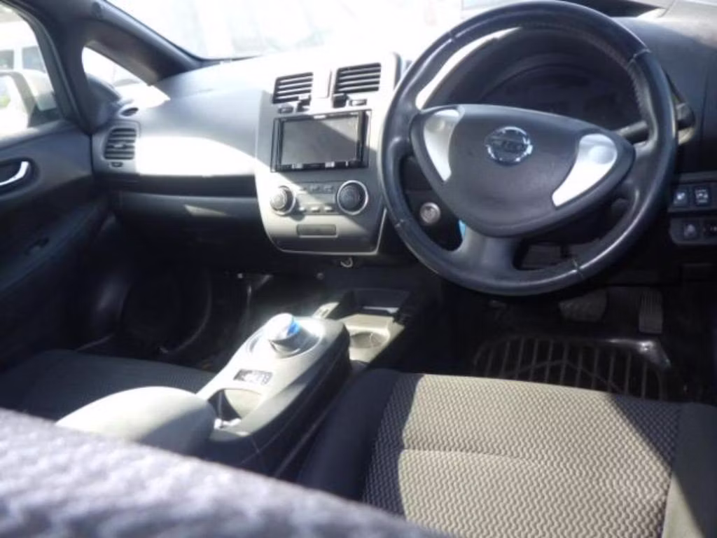 NISSAN LEAF