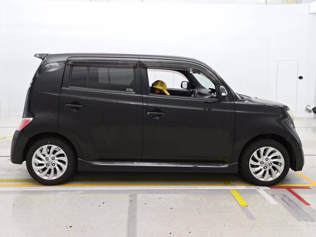 TOYOTA BB