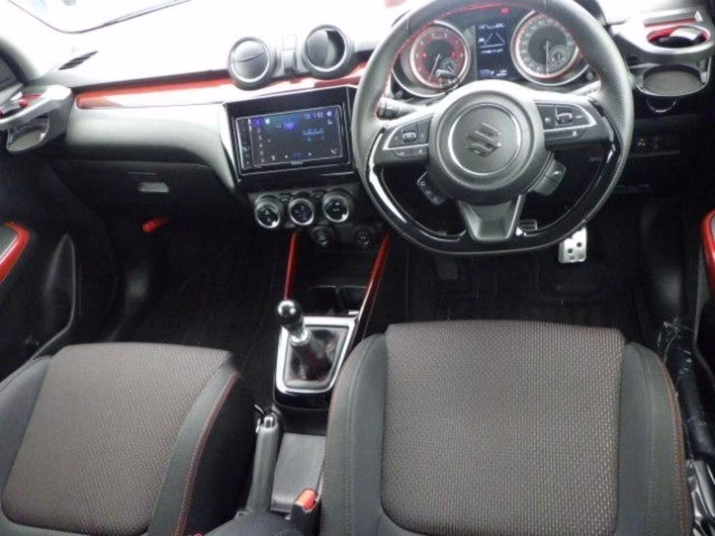 SUZUKI SWIFT