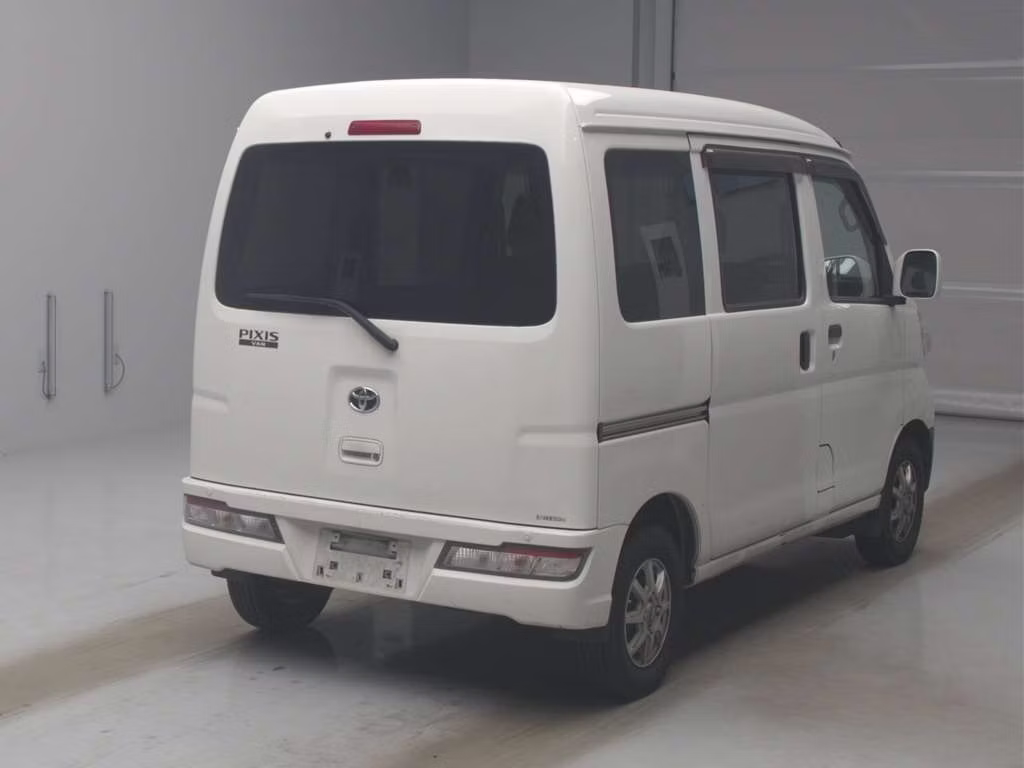 TOYOTA PIXIS VAN