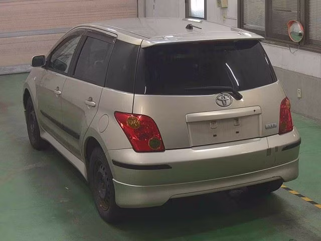 TOYOTA IST