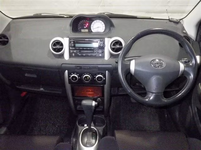 TOYOTA IST