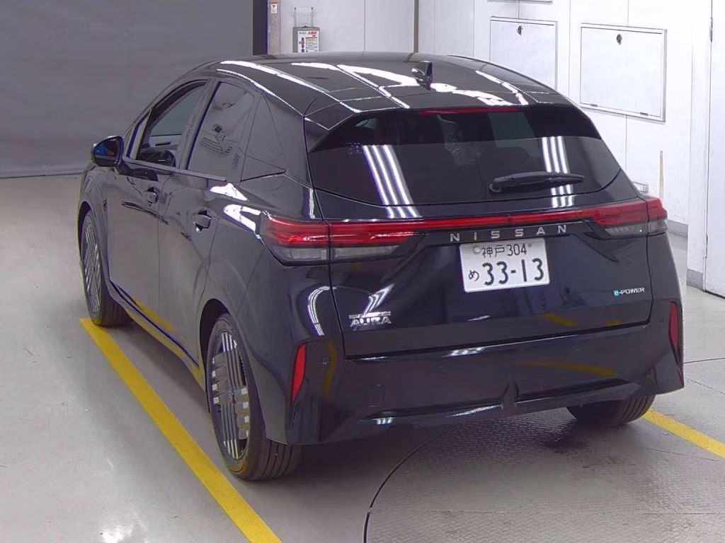 NISSAN AURA