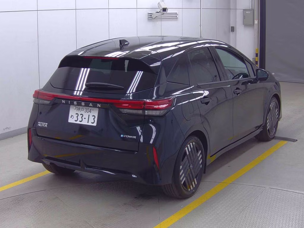 NISSAN AURA
