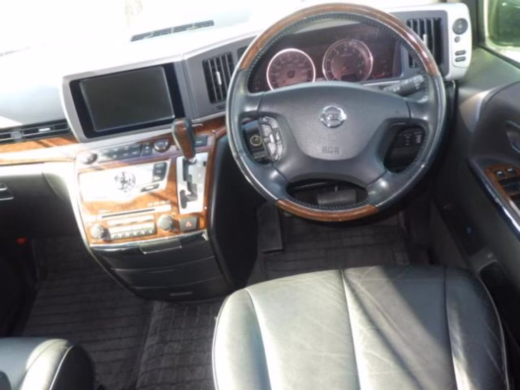 NISSAN ELGRAND