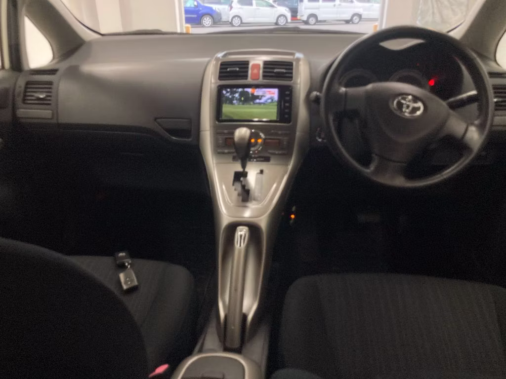 TOYOTA AURIS