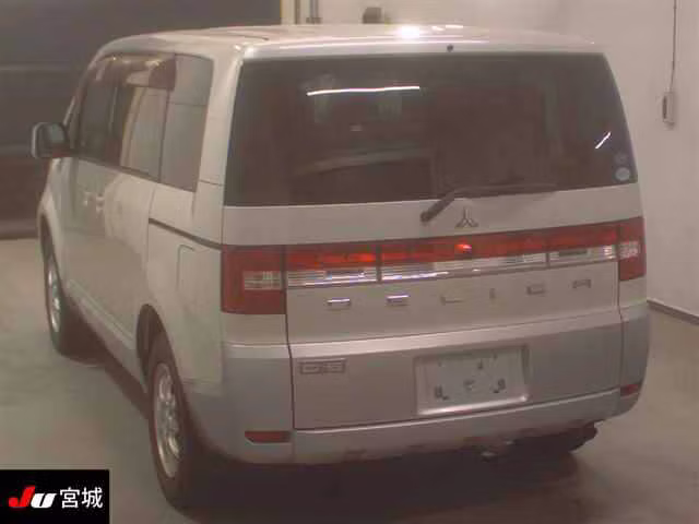 MITSUBISHI DELICA D:5