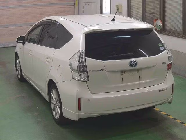 TOYOTA PRIUS ALPHA