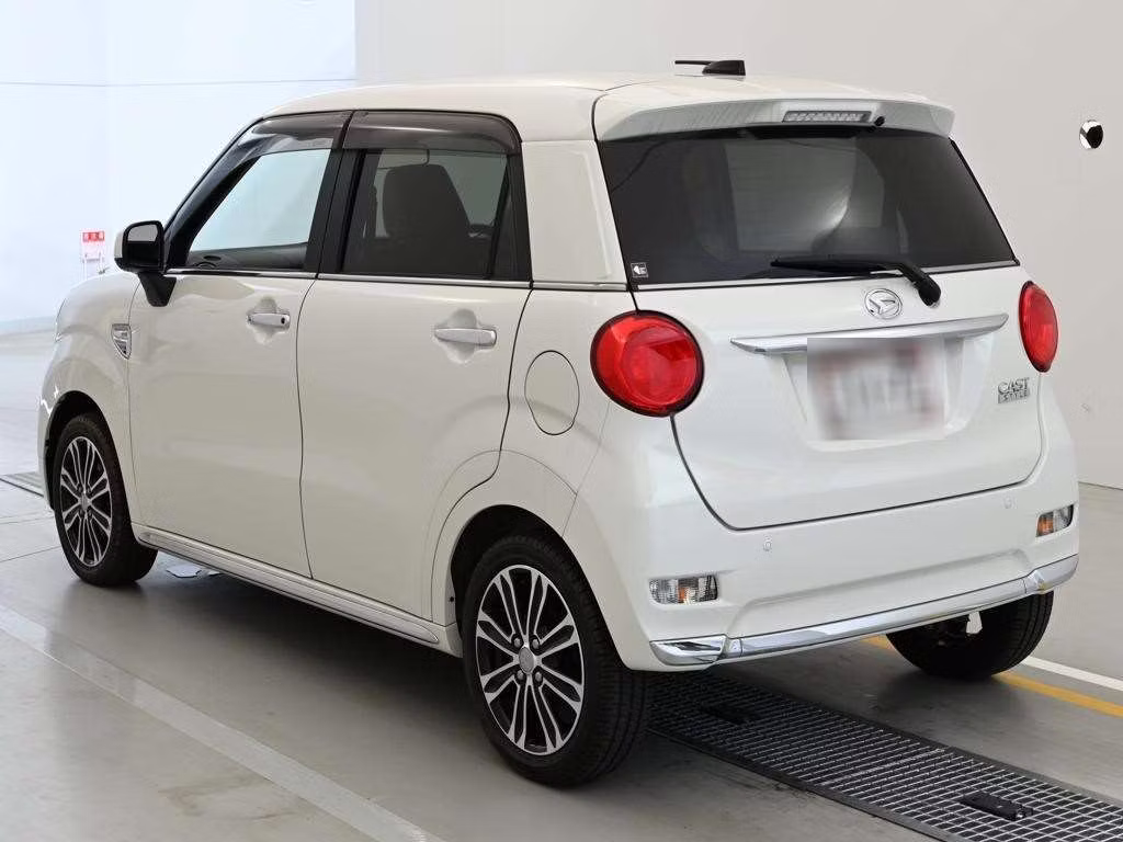DAIHATSU CAST