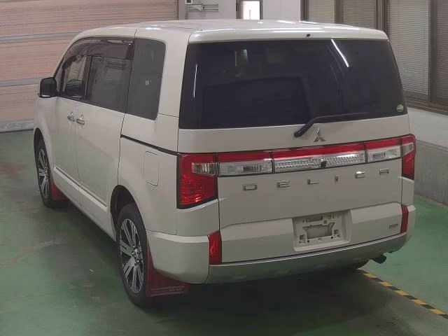MITSUBISHI DELICA D:5