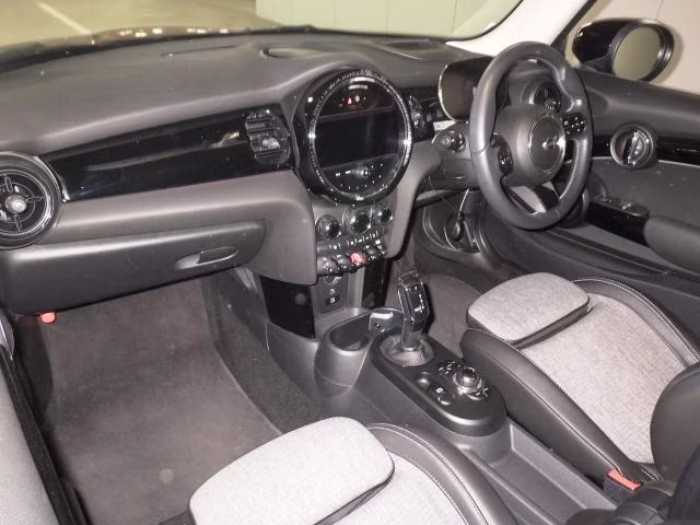 MINI HATCH
