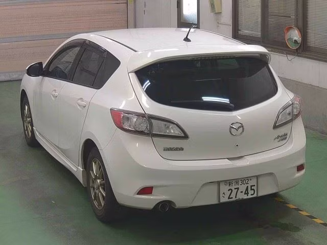 MAZDA AXELA