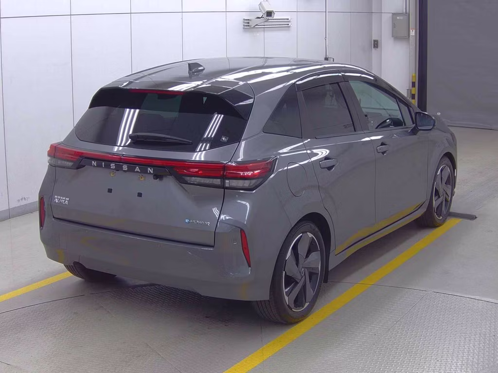 NISSAN AURA