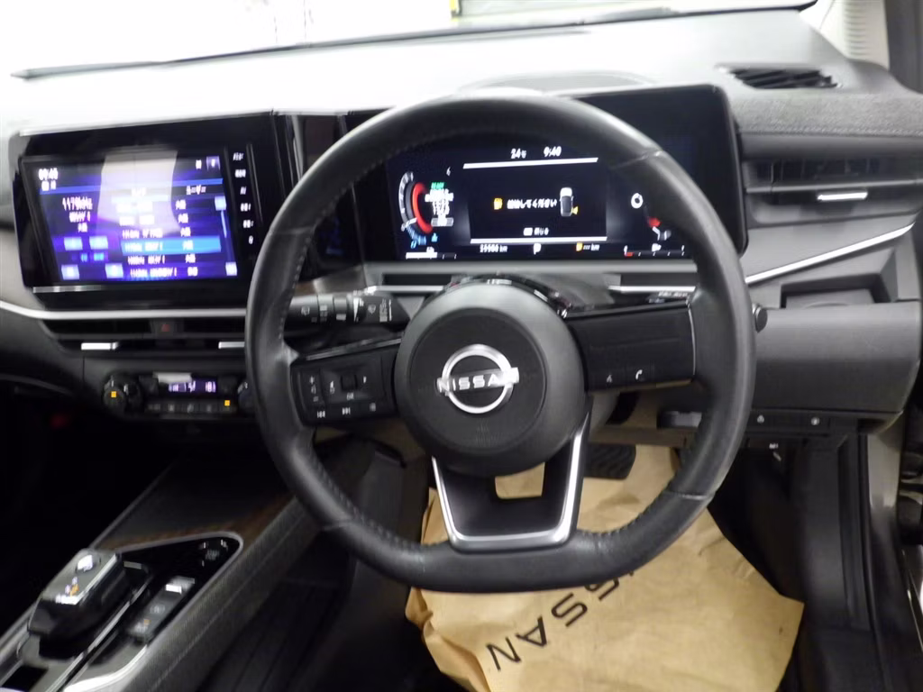 NISSAN AURA