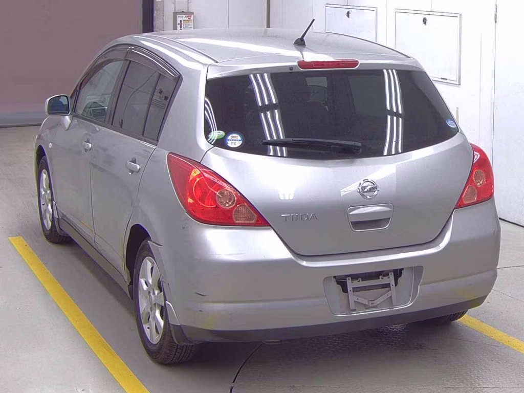 NISSAN TIIDA