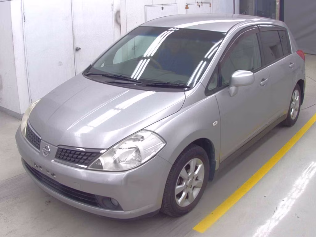 NISSAN TIIDA