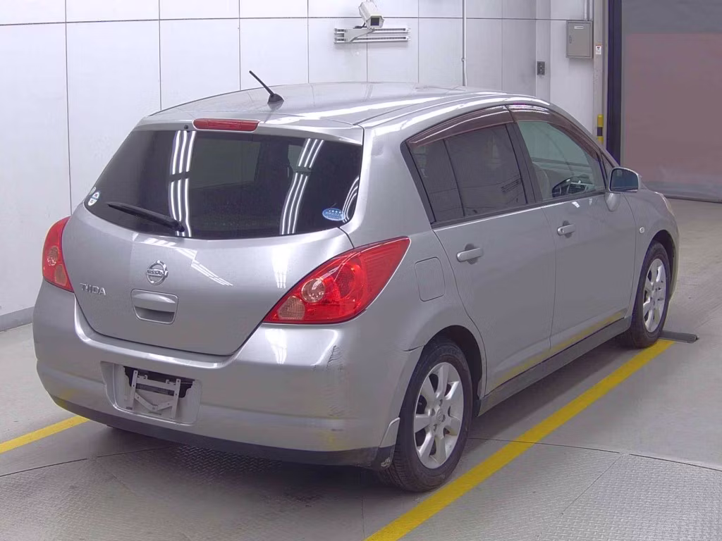 NISSAN TIIDA
