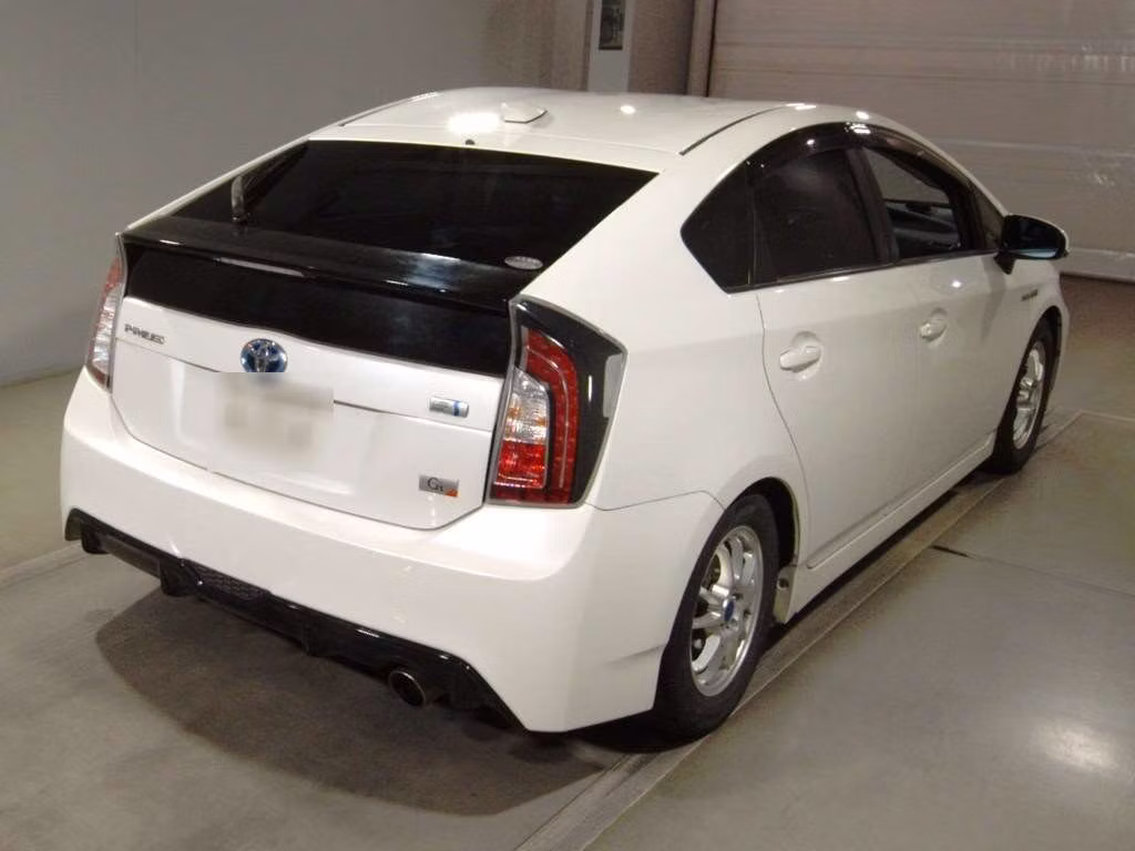 TOYOTA PRIUS
