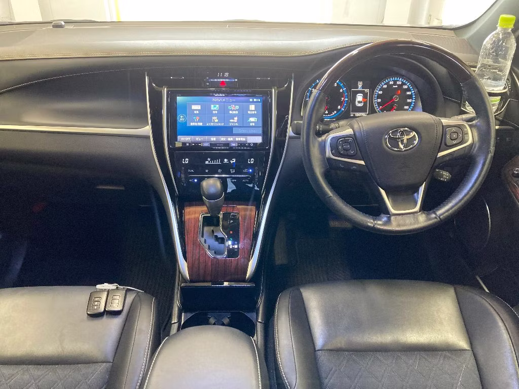 TOYOTA HARRIER