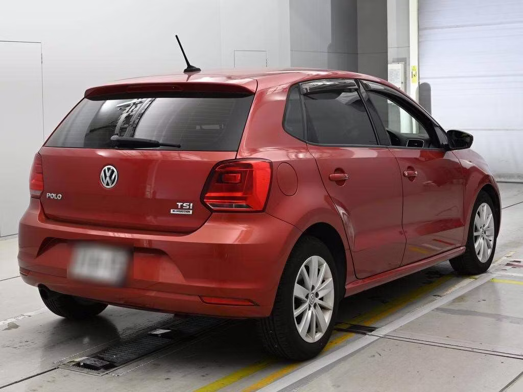 VOLKSWAGEN POLO