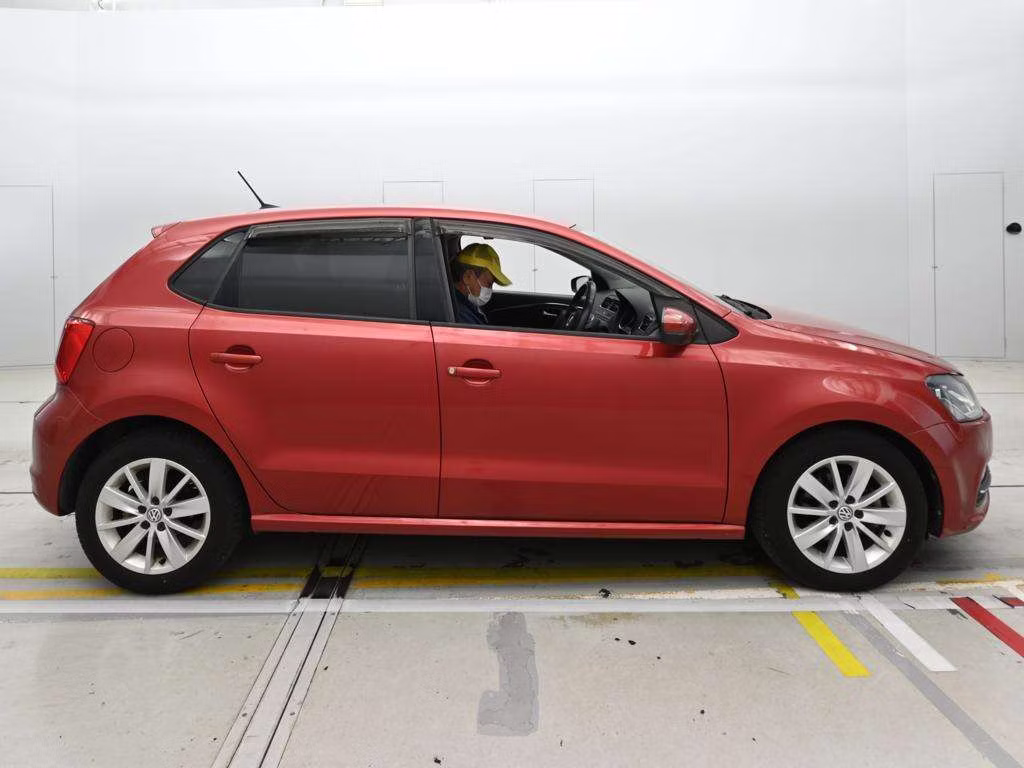 VOLKSWAGEN POLO