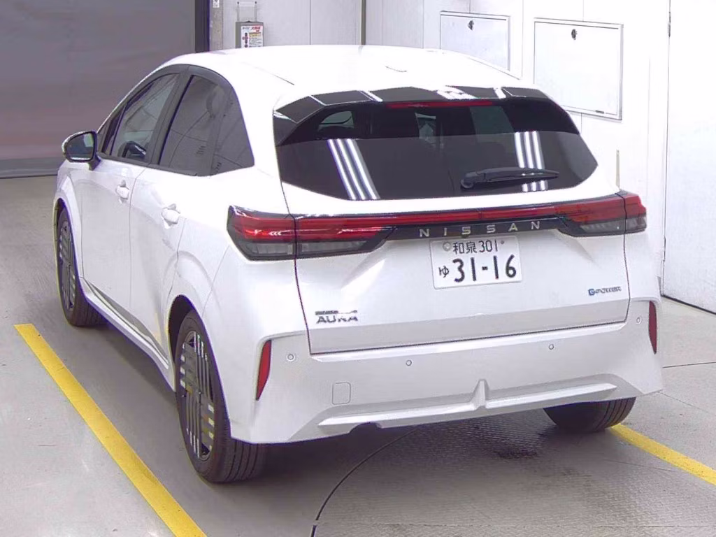 NISSAN AURA