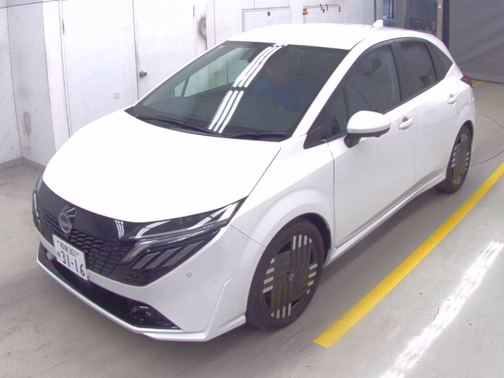 NISSAN AURA