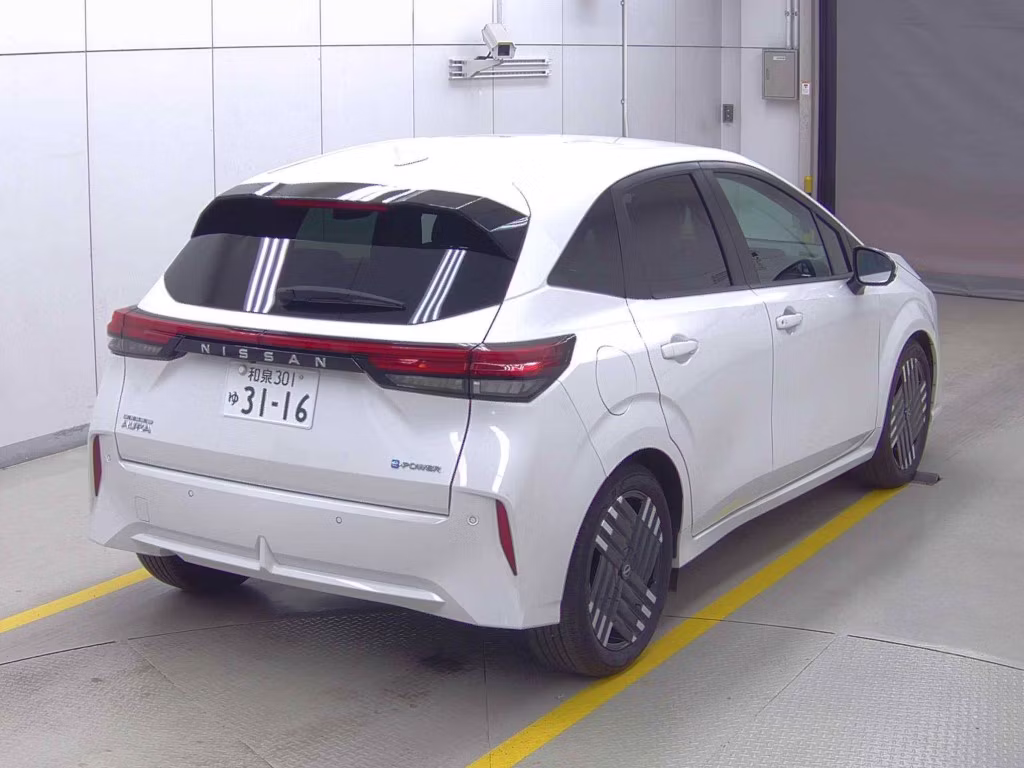 NISSAN AURA