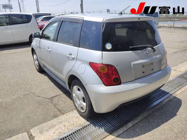 TOYOTA IST