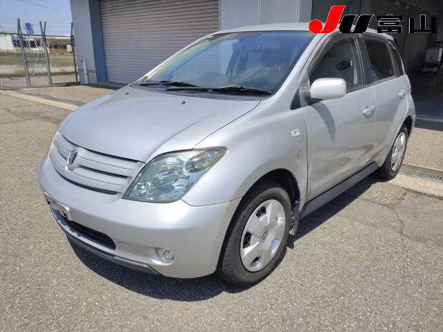 TOYOTA IST