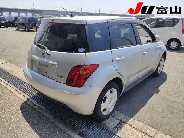 TOYOTA IST