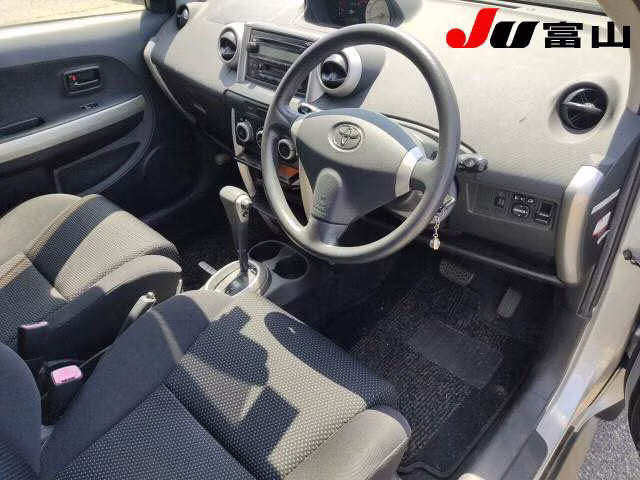 TOYOTA IST