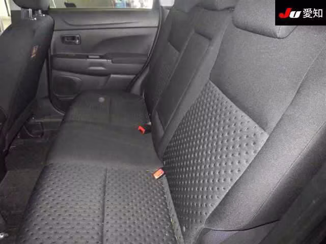 MITSUBISHI RVR