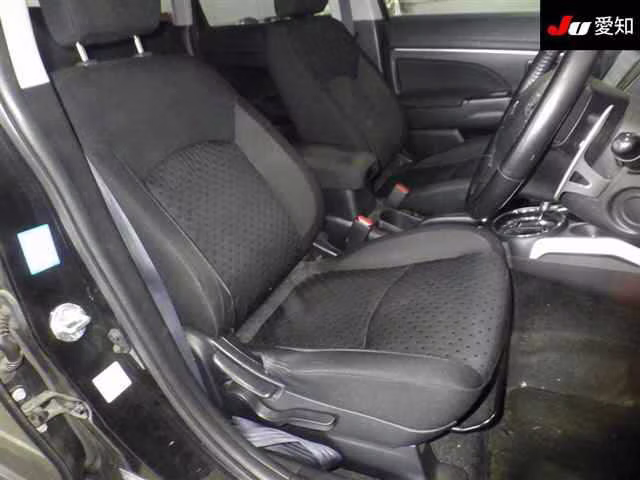 MITSUBISHI RVR