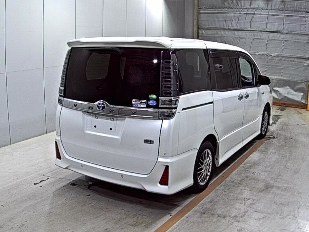 TOYOTA VOXY